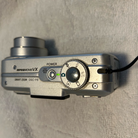 Sony DSCP8 Cyber-shot 3.2MP Digital Camera w/ 3x Optical Zoom - Picture 7 of 13